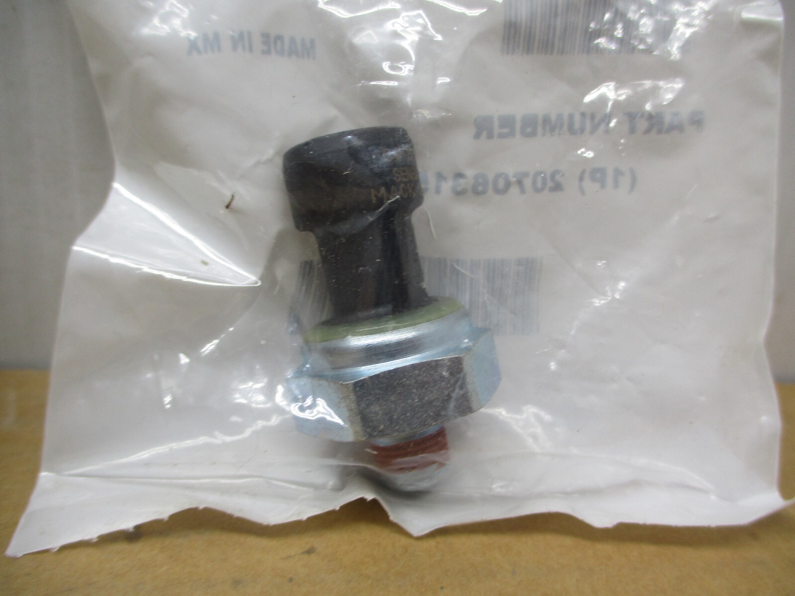 Volvo Mack New OEM Oil Pressure Sensor 20706315