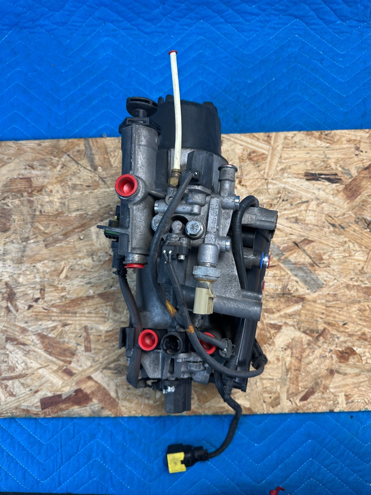 OEM Kenworth T680 Paccar MX-13 Engine Fuel Filter Assembly 2020