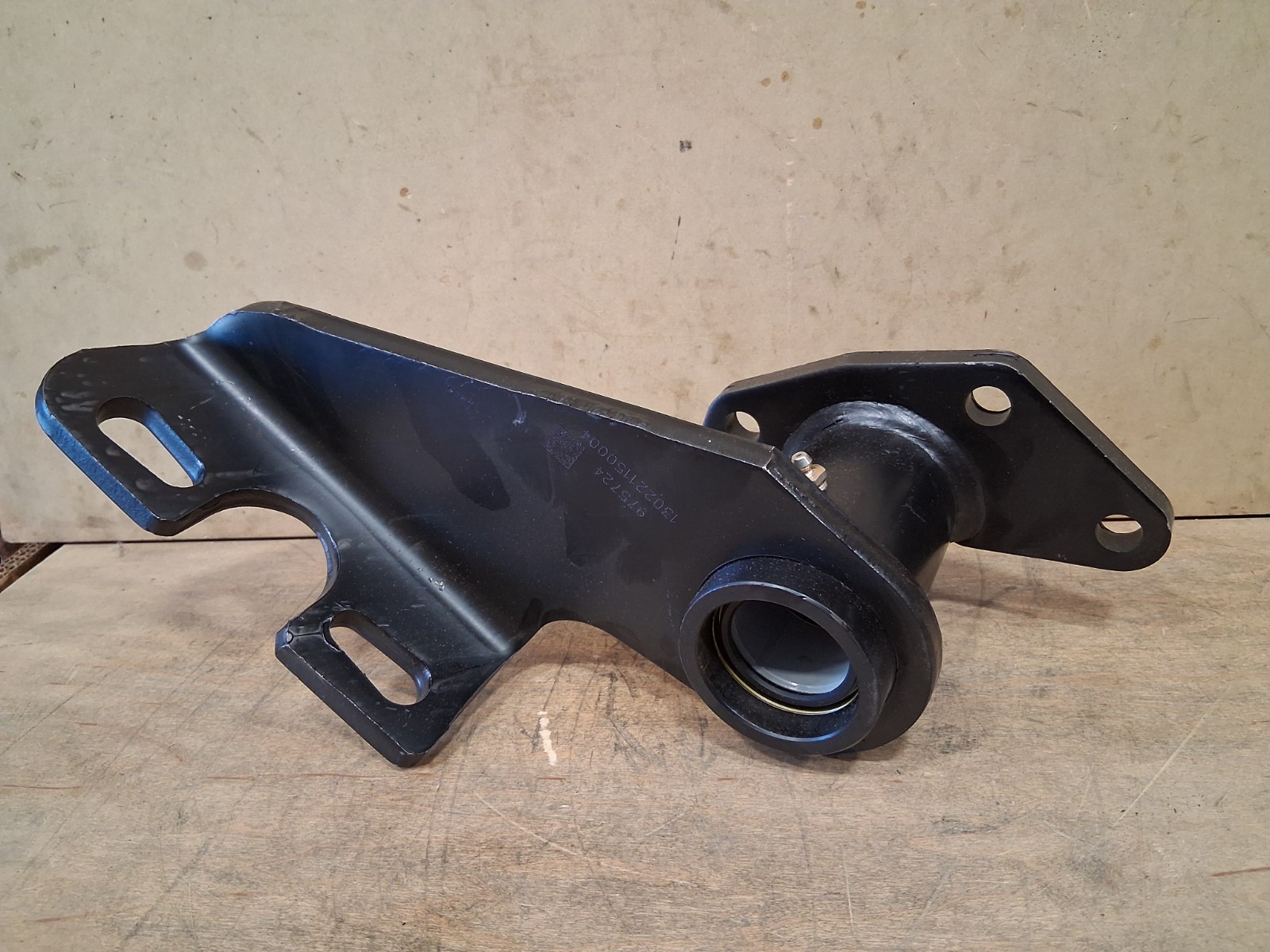 Bendix 10221 BRACKET AND TUBE BRAKE CHAMBER SUPPORT K083014
