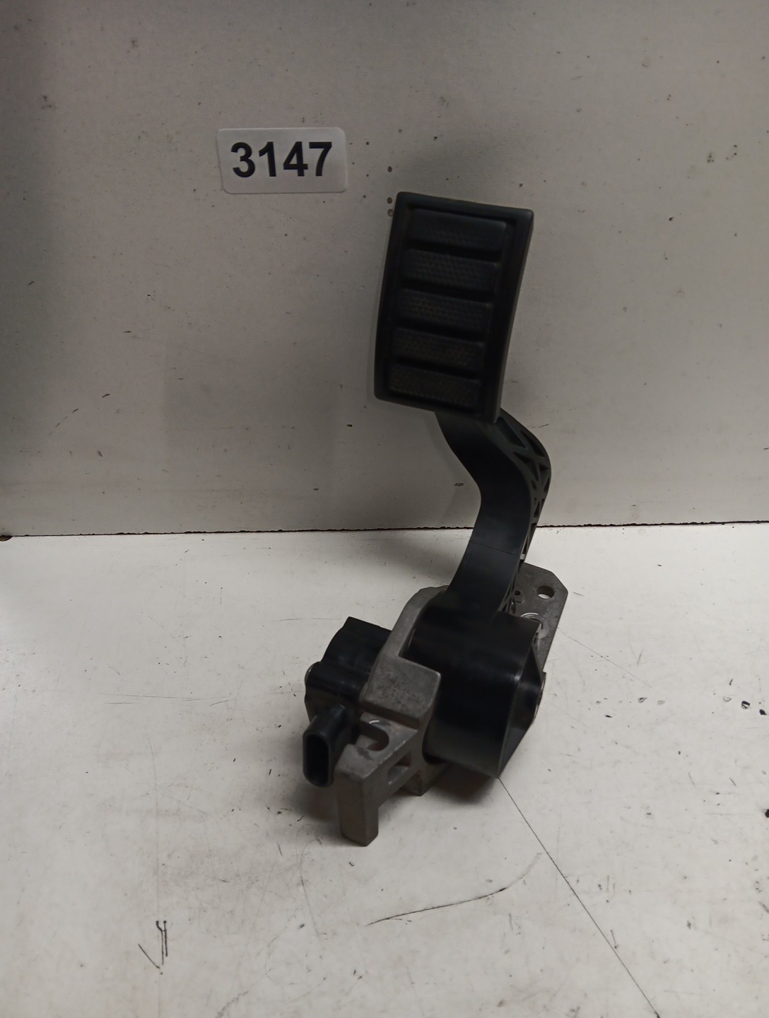 Volvo Fuel Pedal Assembly 82734053 Throttle Position Sensor Item #3147