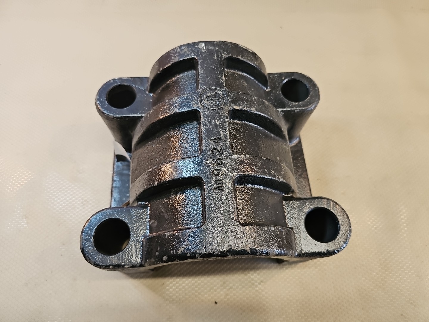 NEW Automann M9624 Lower Half Trunnion Fruehauf Bracket