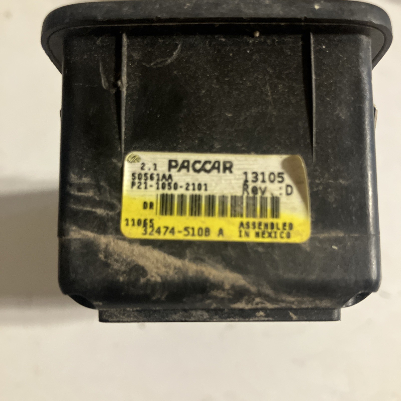 Paccar PB KW Pass Side Window / Lock Switch P21-1050-2101