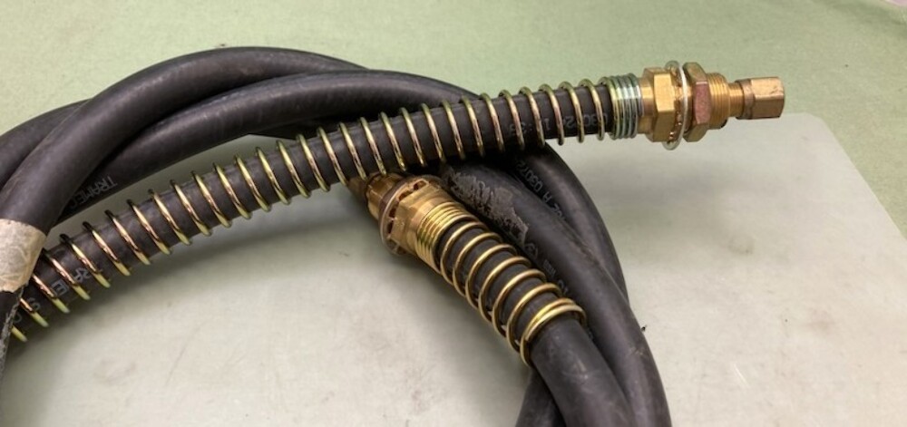 Tramec Sloan 32335-117 HOSE ASSY 117″ 3/8″ TUBE ENDS W/SPRG GUARD New Genuine