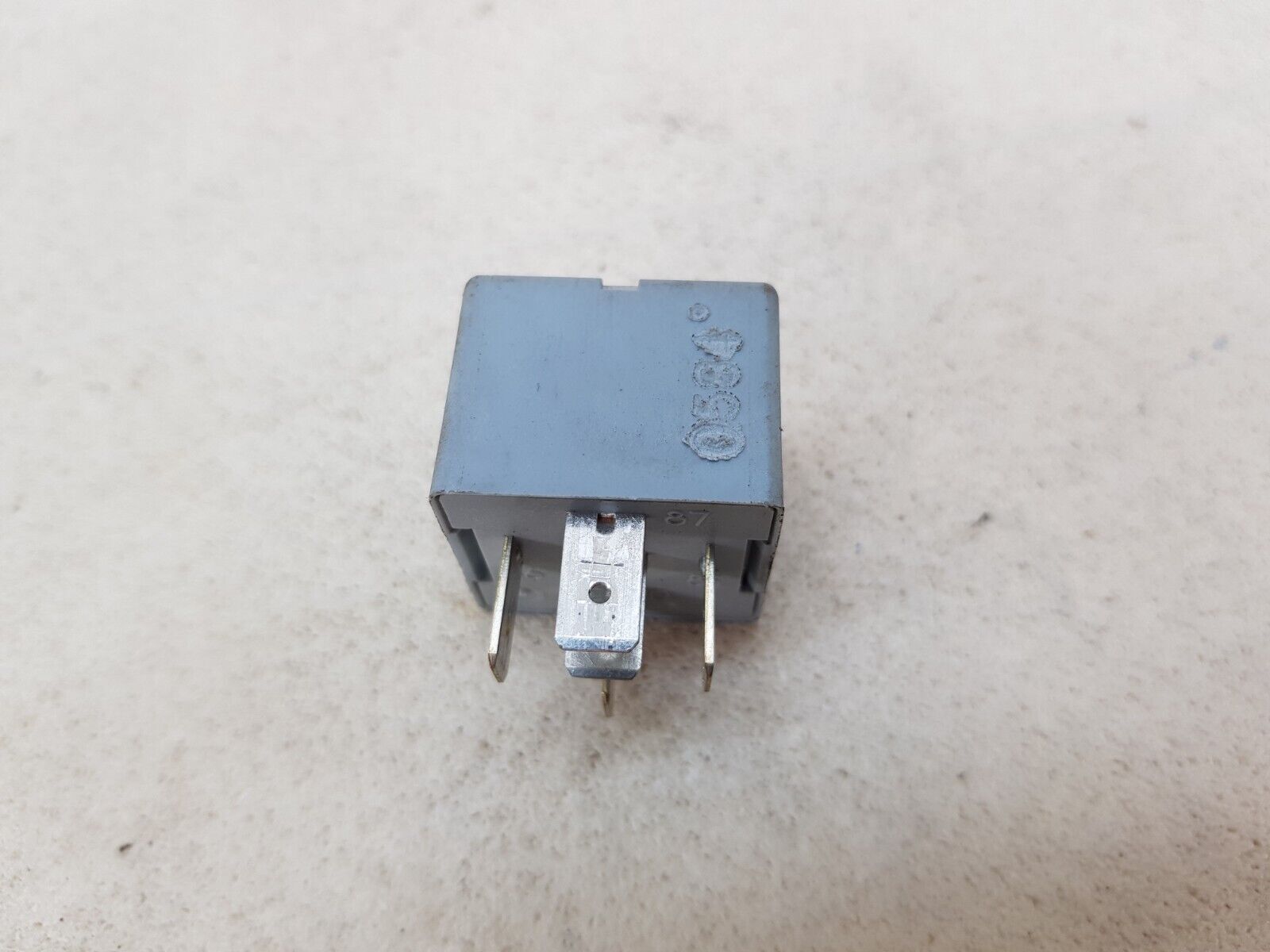 IVECO EUROCARGO 180E25 02-15 GREY 5 PIN SQUARE RELAY 24V 10/20A 4718222 20441002