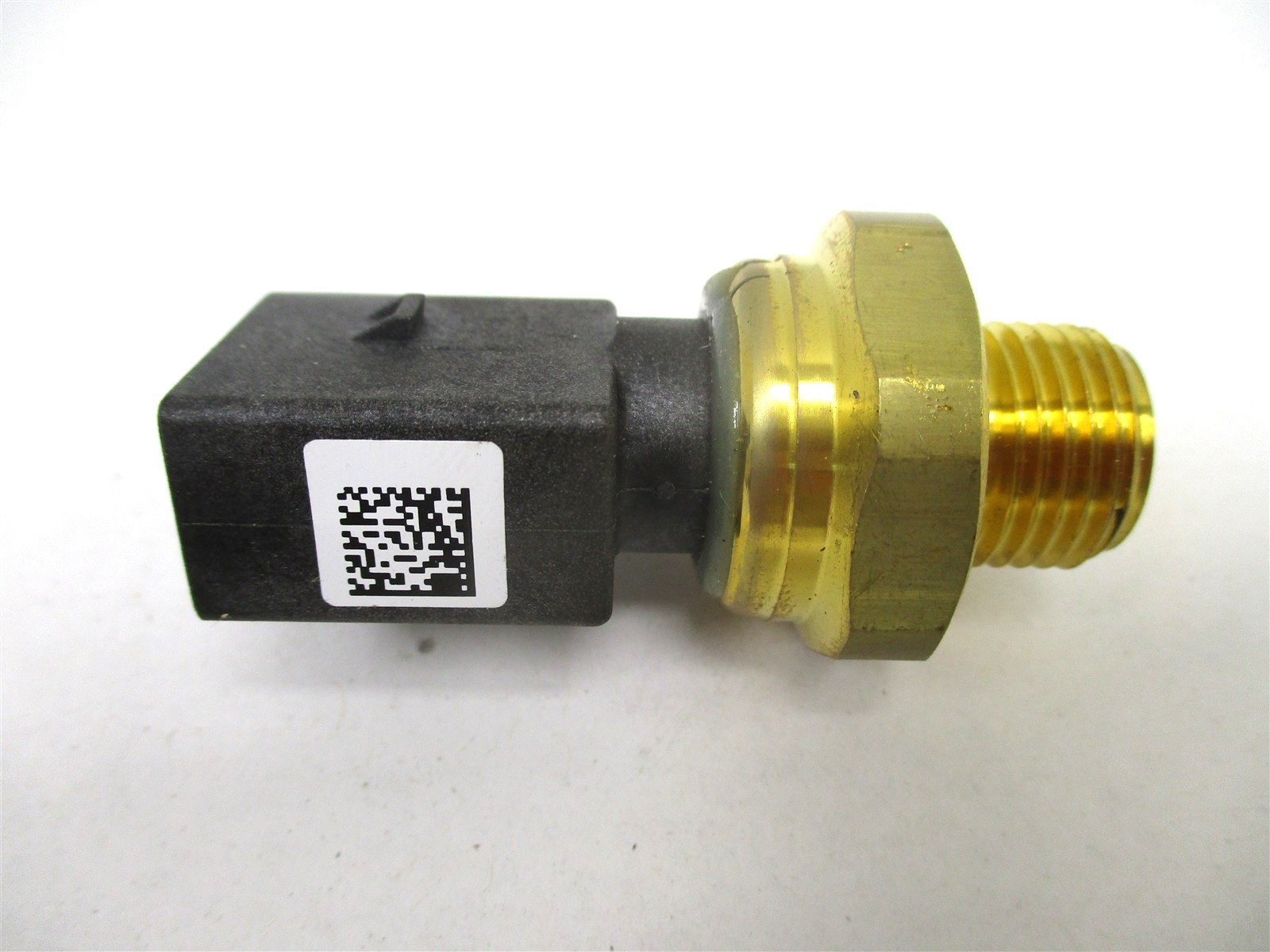 A0111539228 NEW GENUINE OEM DETROIT DIESEL DELTA OIL PRESSURE SENSOR