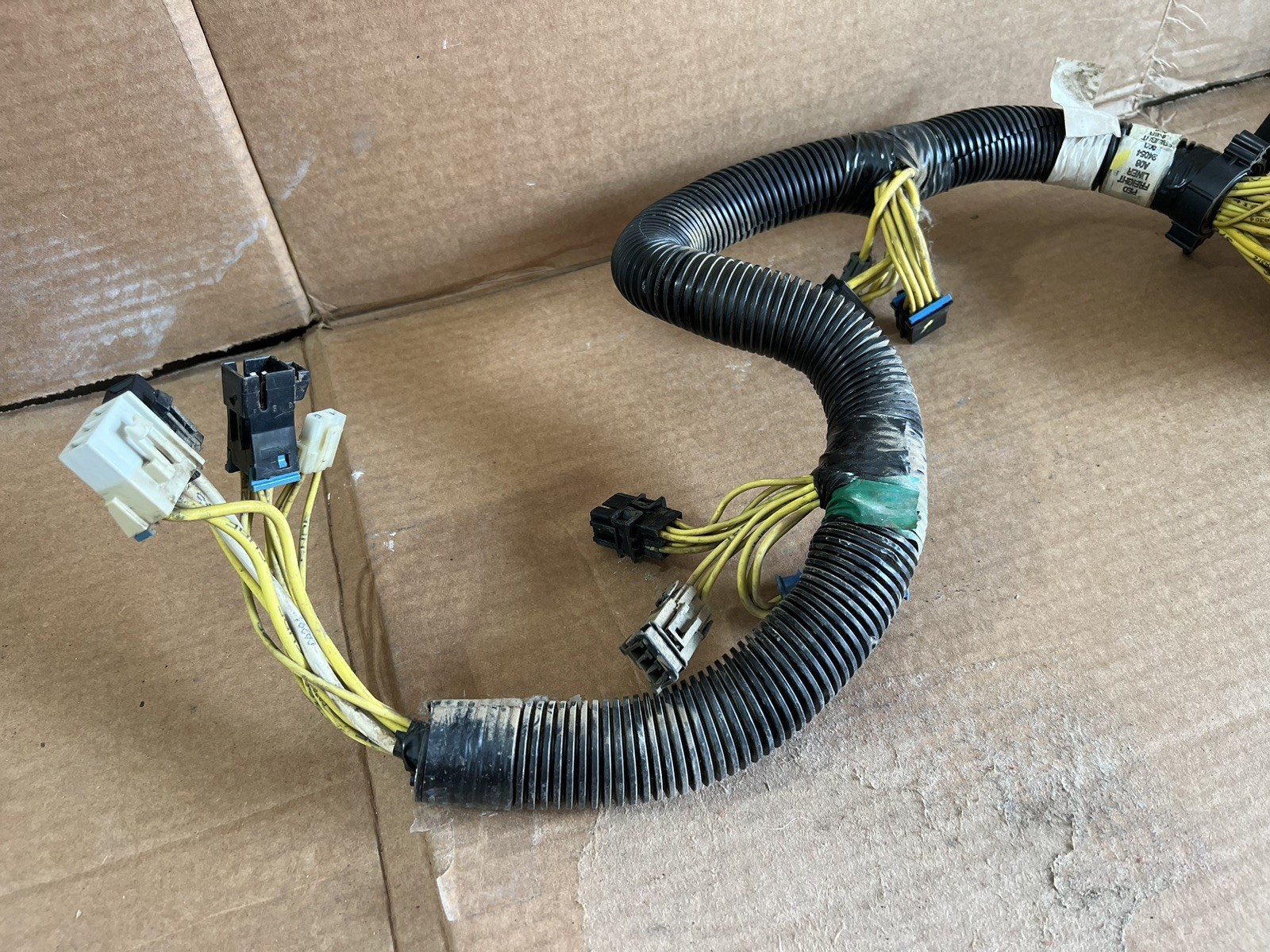 Freightliner Fuse Box Circuit Protection Wiring Wire Harness P/N A06-24054-003