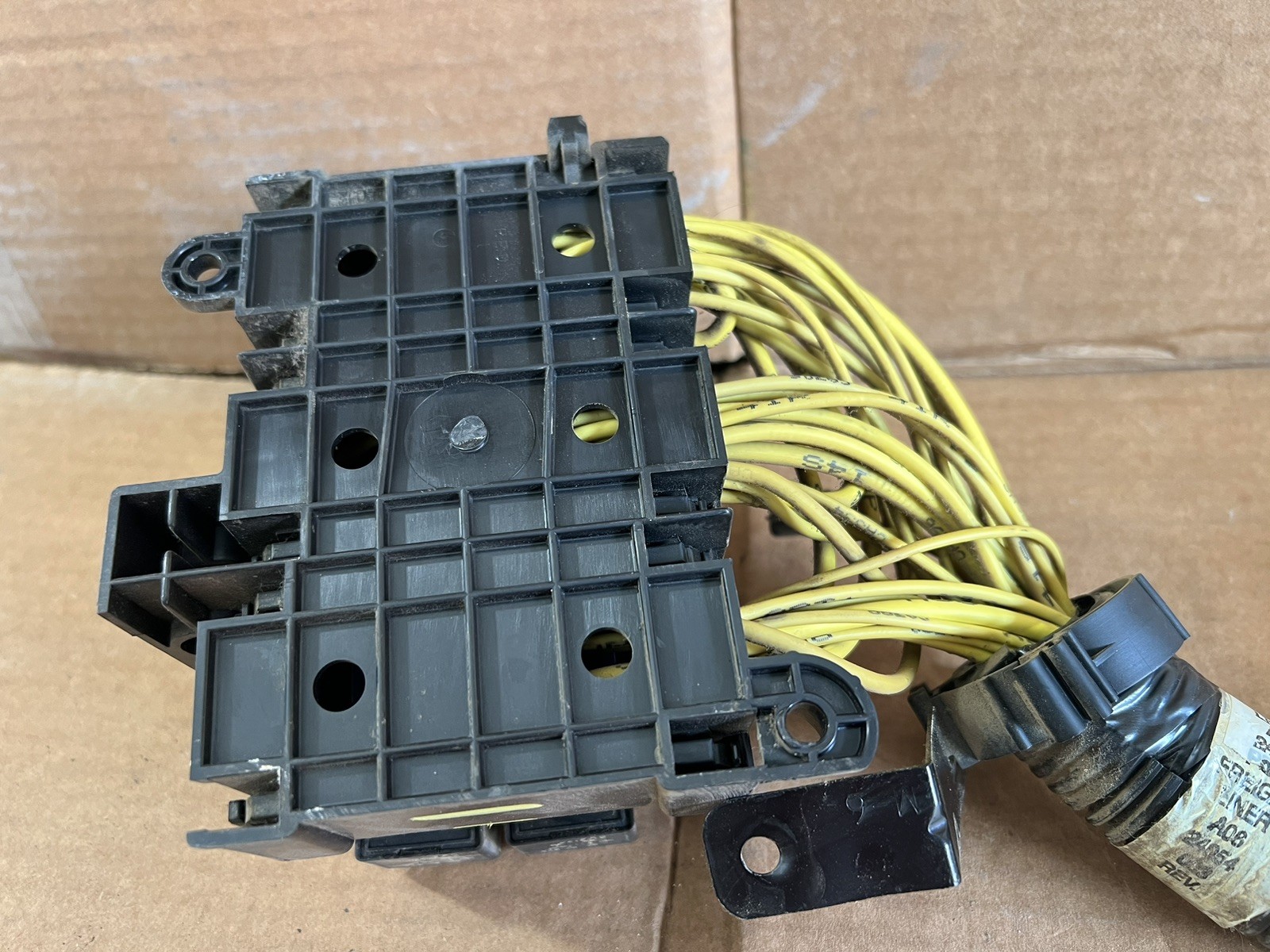 Freightliner Fuse Box Circuit Protection Wiring Wire Harness P/N A06-24054-003
