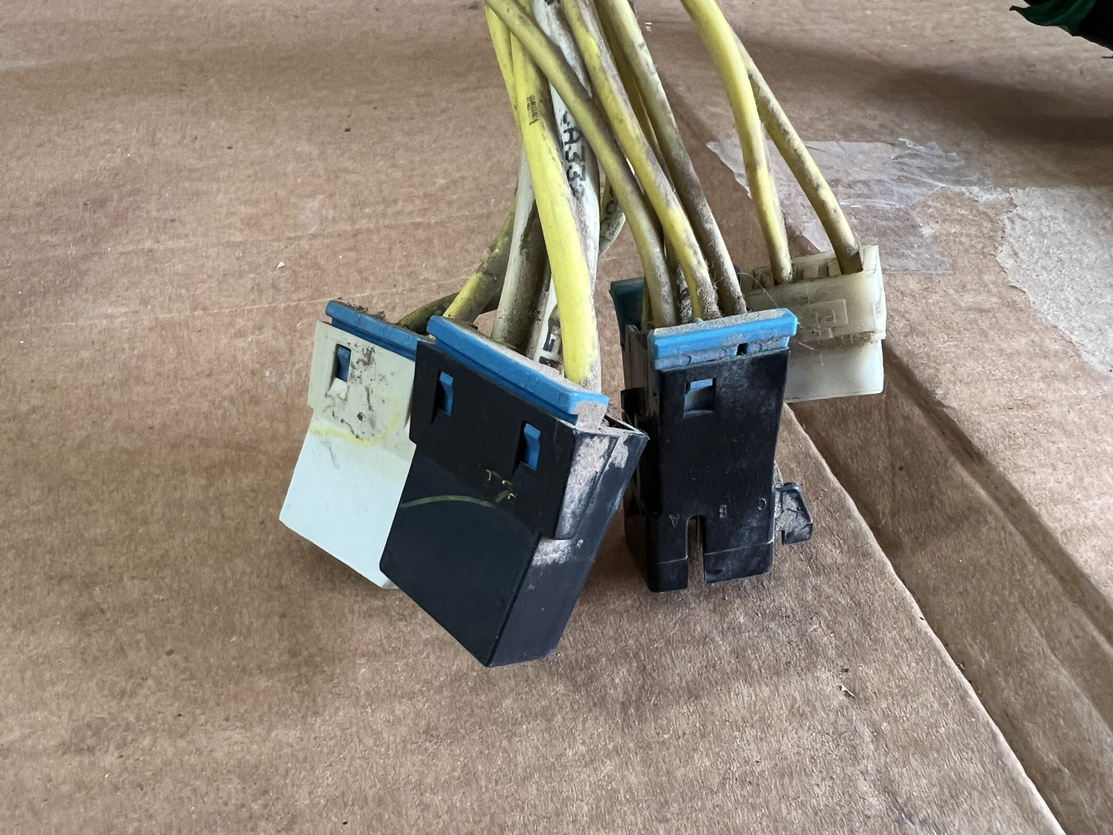 Freightliner Fuse Box Circuit Protection Wiring Wire Harness P/N A06-24054-003