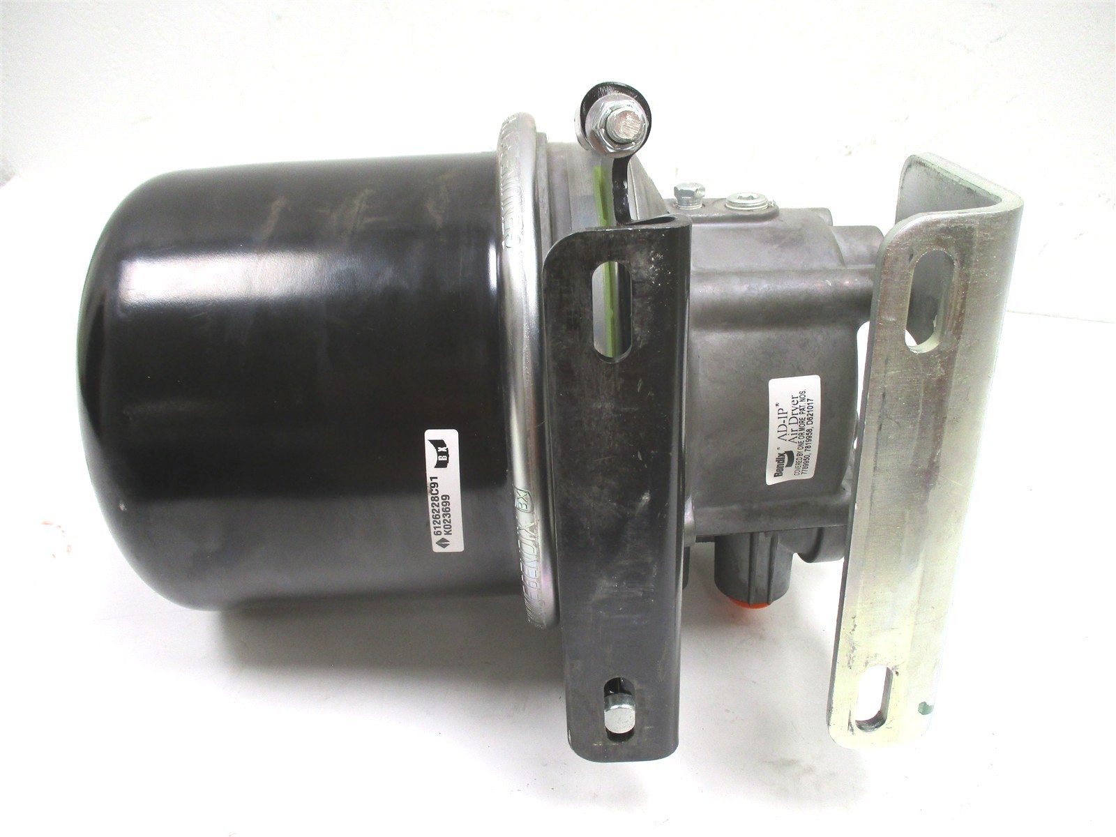 6126228C91 NEW OEM INTERNATIONAL 12V AD-IP AIR DRYER W/ BRACKETS GENUINE BENDIX