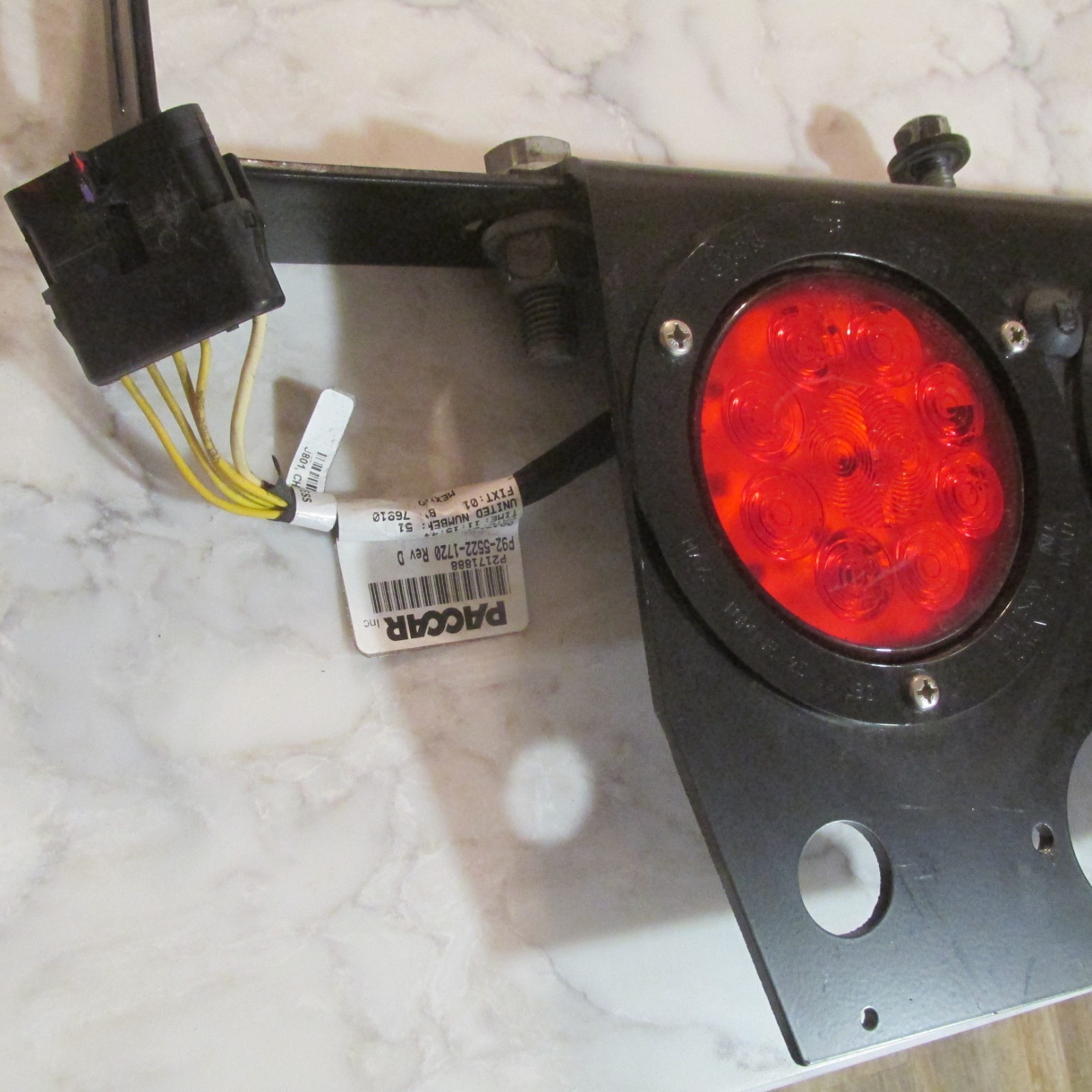 PACCAR GROTE TRUCK LED TAILLIGHT BAR PANEL WITH BRACKETS W/ LICENSE PLATE LIGHT