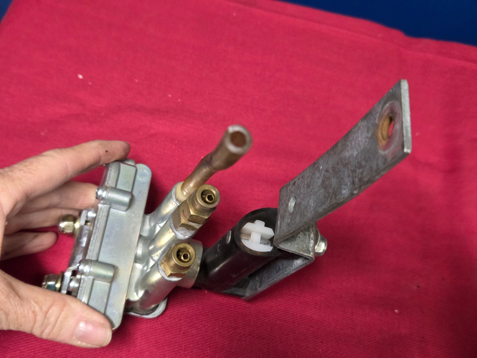 WORLD AMERICA: WA90054007 HEIGHT CONTROL VALVE