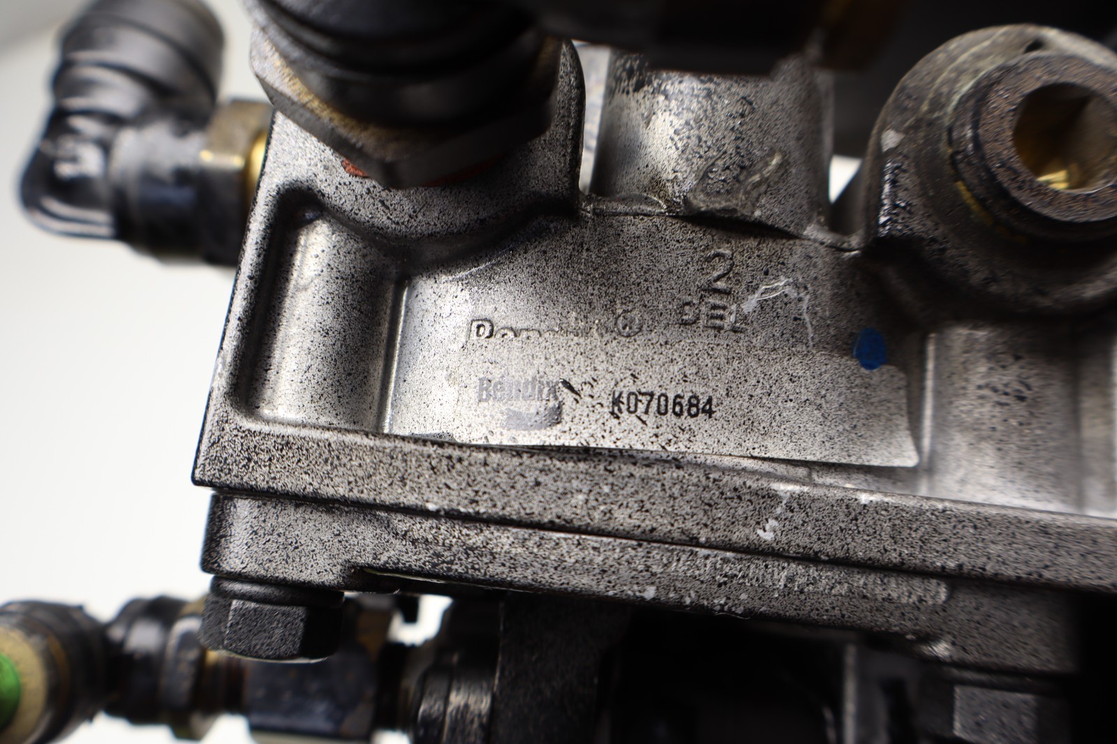 2023 PETERBILT 579 BENDIX AIR BRAKE RELAY TRACTION VALVE W BRACKET K070684