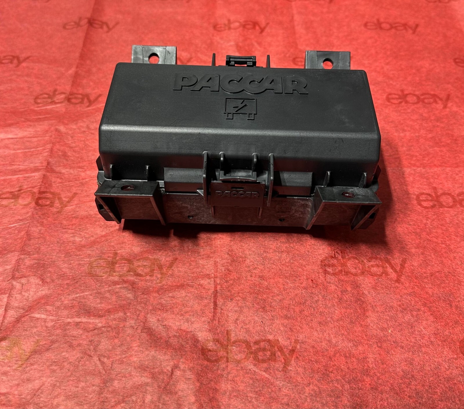 P27-1224-0120 Genuine Paccar Sleeper Fuse Assembly OEM – New