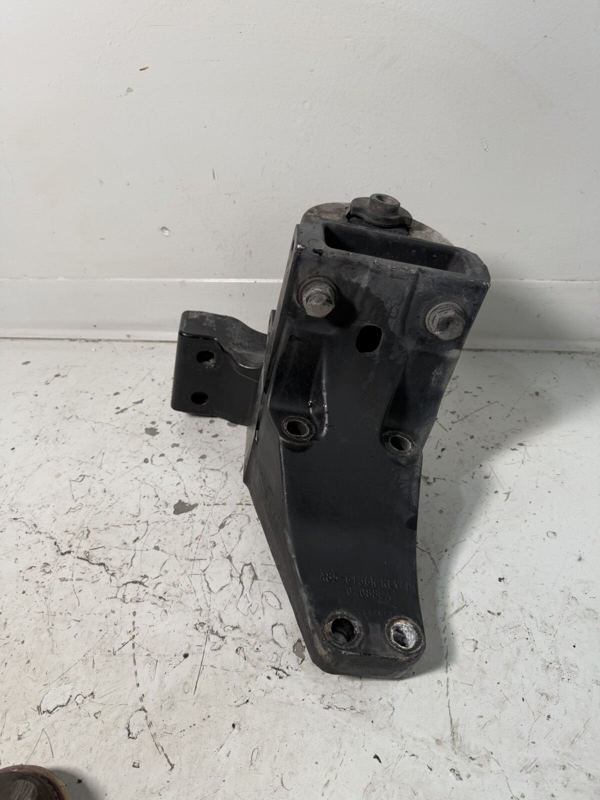 2020 PETERBILT 579 CAB MOUNT,BRACKET A85-6136