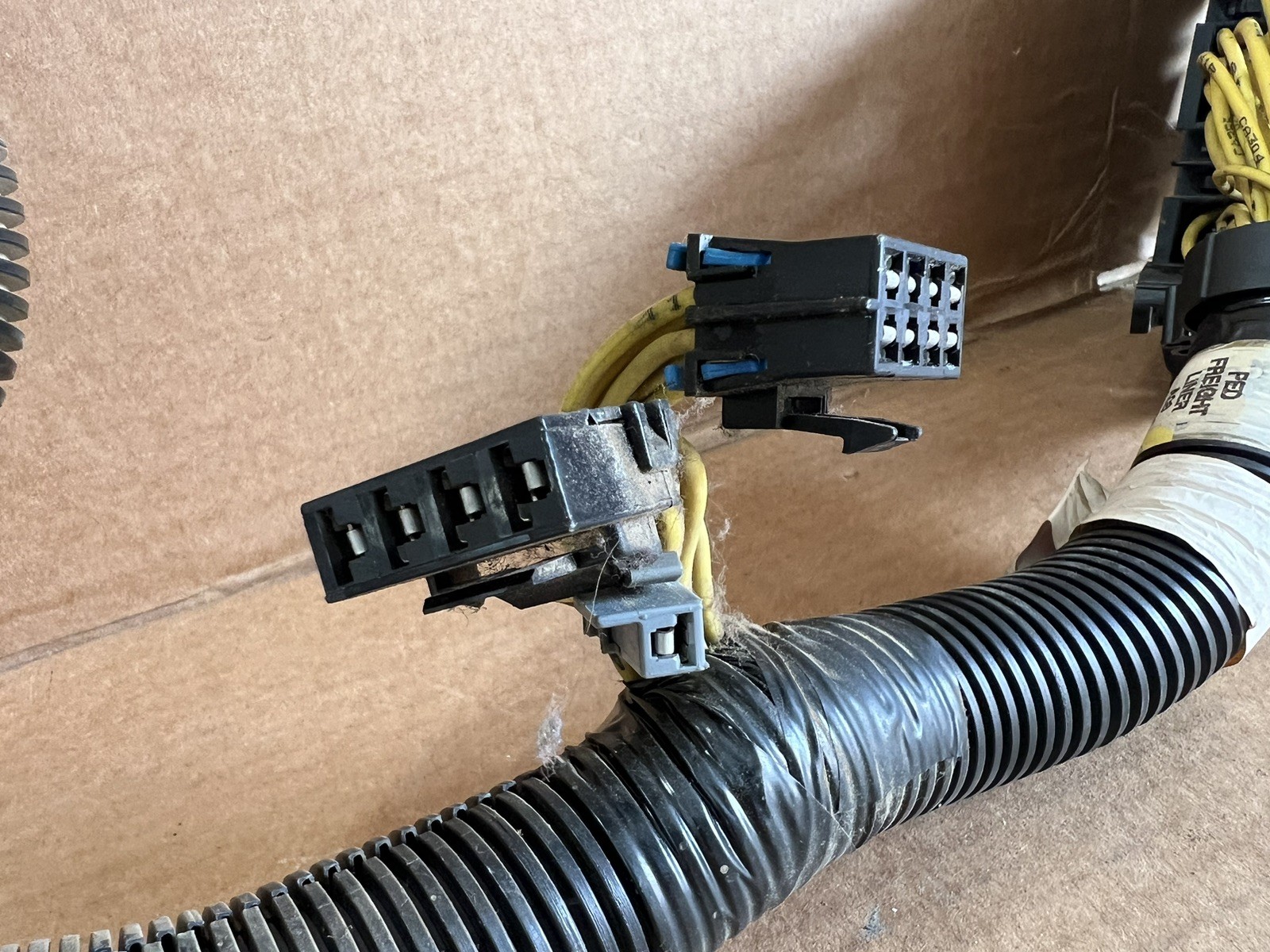 Freightliner Fuse Box Circuit Protection Wiring Wire Harness P/N A06-24054-003