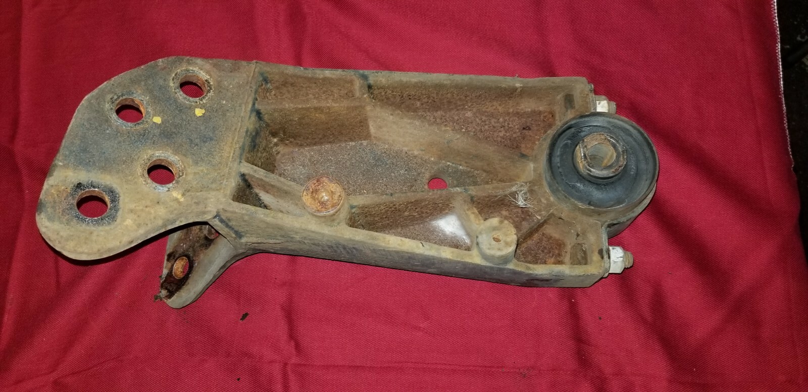 INTERNATIONAL PROSTAR BRACKET 3844013C4 LH CAB MOUNT