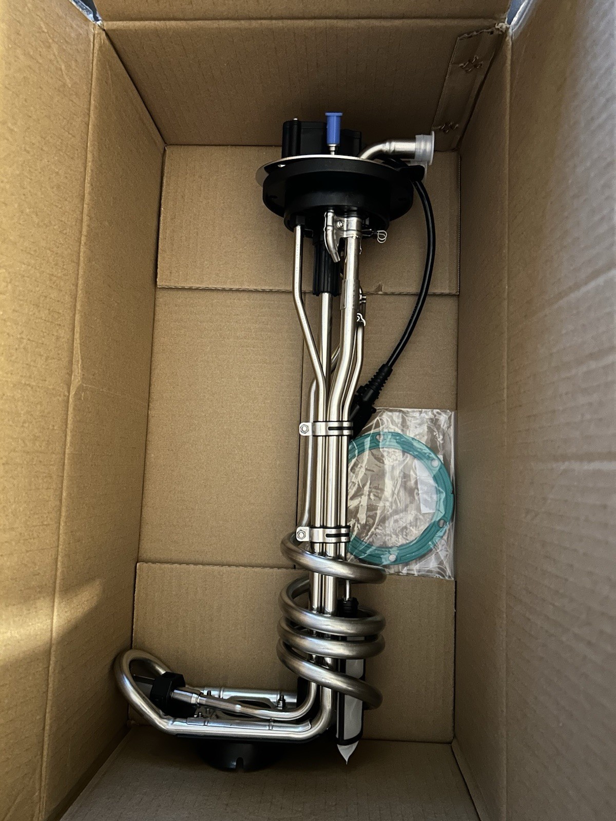NAVISTAR INTERNATIONAL 4353004C92 QLS SENSOR 15 Gal-NEW IN BOX
