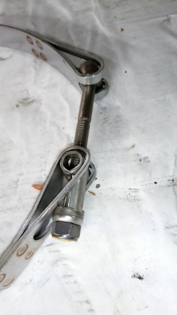 NEW NAVISTAR PDC Muffler Strap Support, Under R 4075076C4 4075076C2 4075076C3