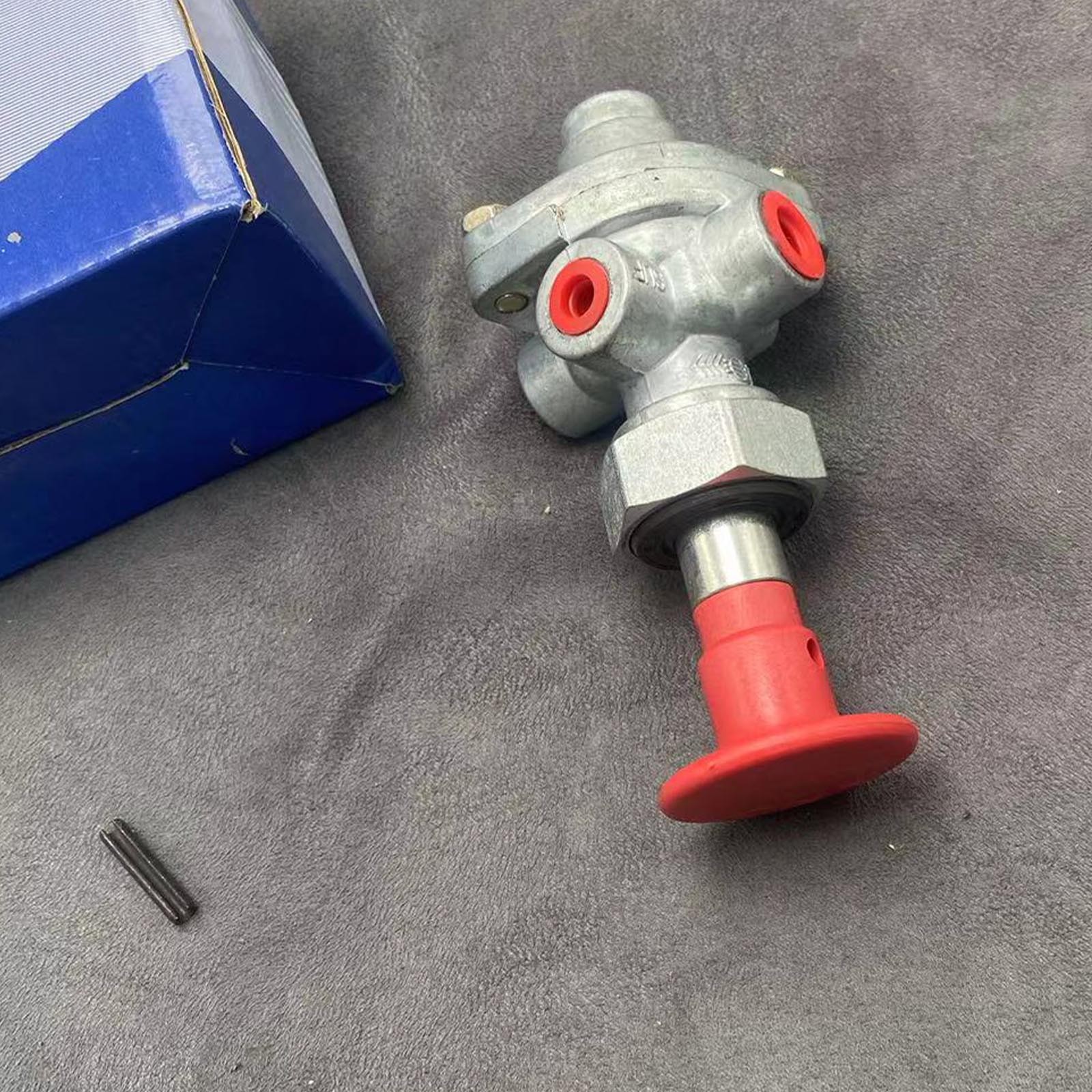 New for NISSAN DIESEL UD TRUCK HAND BRAKE VALVE SWITCH 4526000Z00