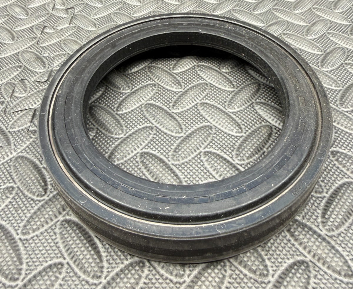 National 380065A Federal Mogul Trailer Axle Wheel Oil Seal
