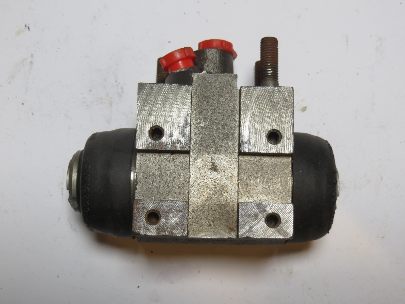 Girling LH rear brake cylinder Leyland Redline Austin Morris KGK 40 LDM 30