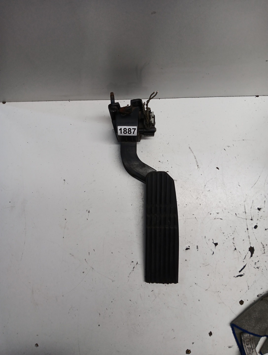 Freightliner A01-33820-030537 Throttle Pedal, Item # 1887