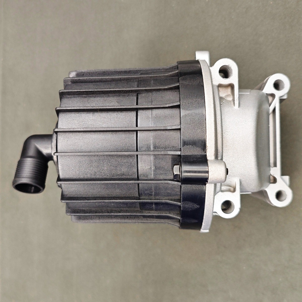 New Oil Crankcase Ventilation Separator for 21122539 21475228 Volvo D13 MP8