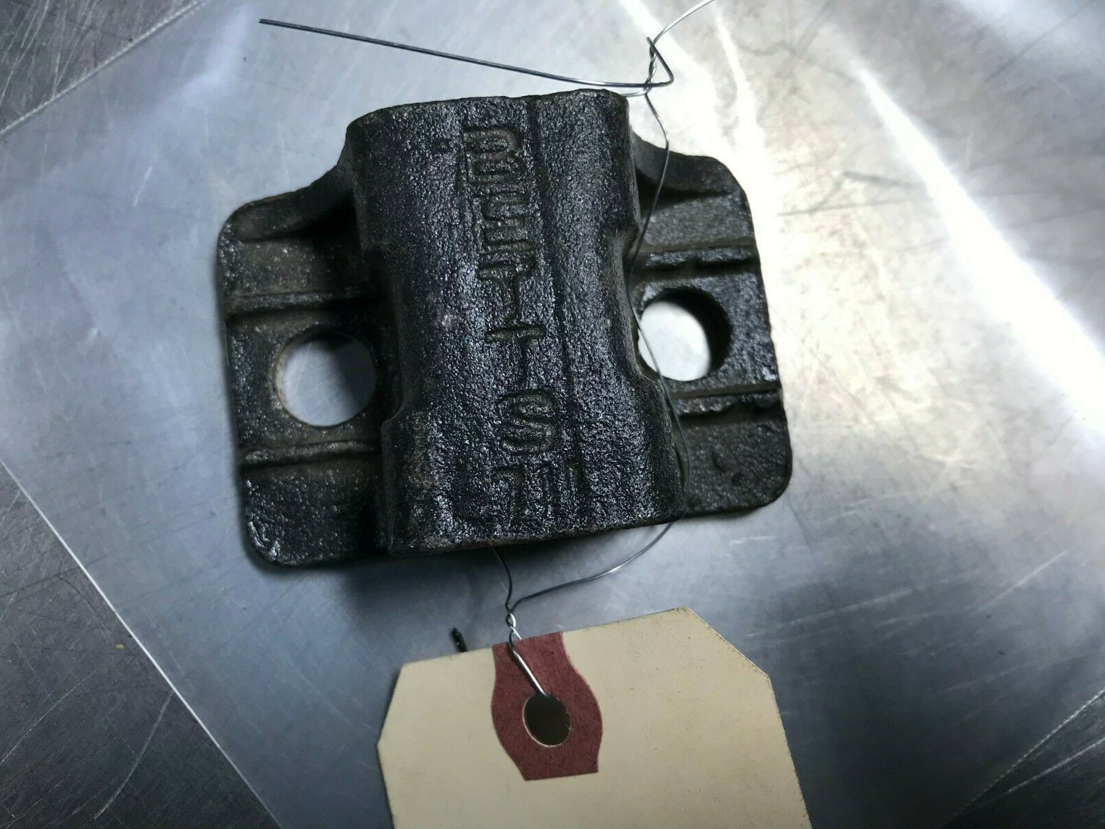 711 BETTS FLAP HANGER BTS-B711