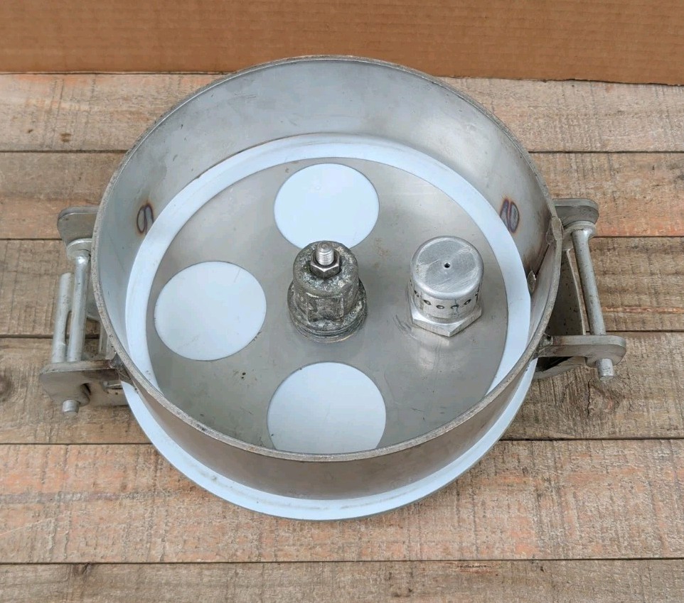 Betts 10-1/2″ Center Transport Tank Hatchway