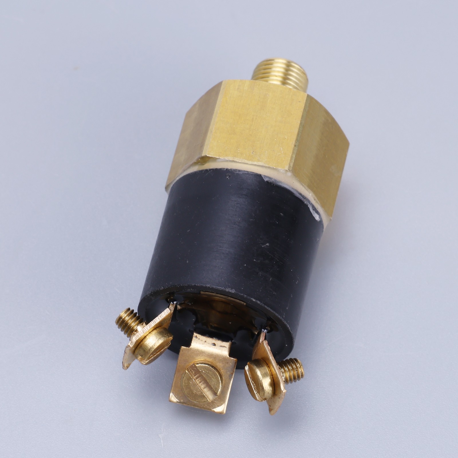 Engine Oil Pressure Sensor Switch for Detroit Replace 23520023