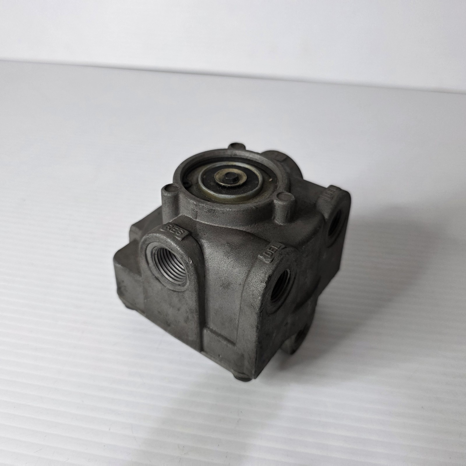 Meritor Wabco KN28060 Air Brake Relay Valve