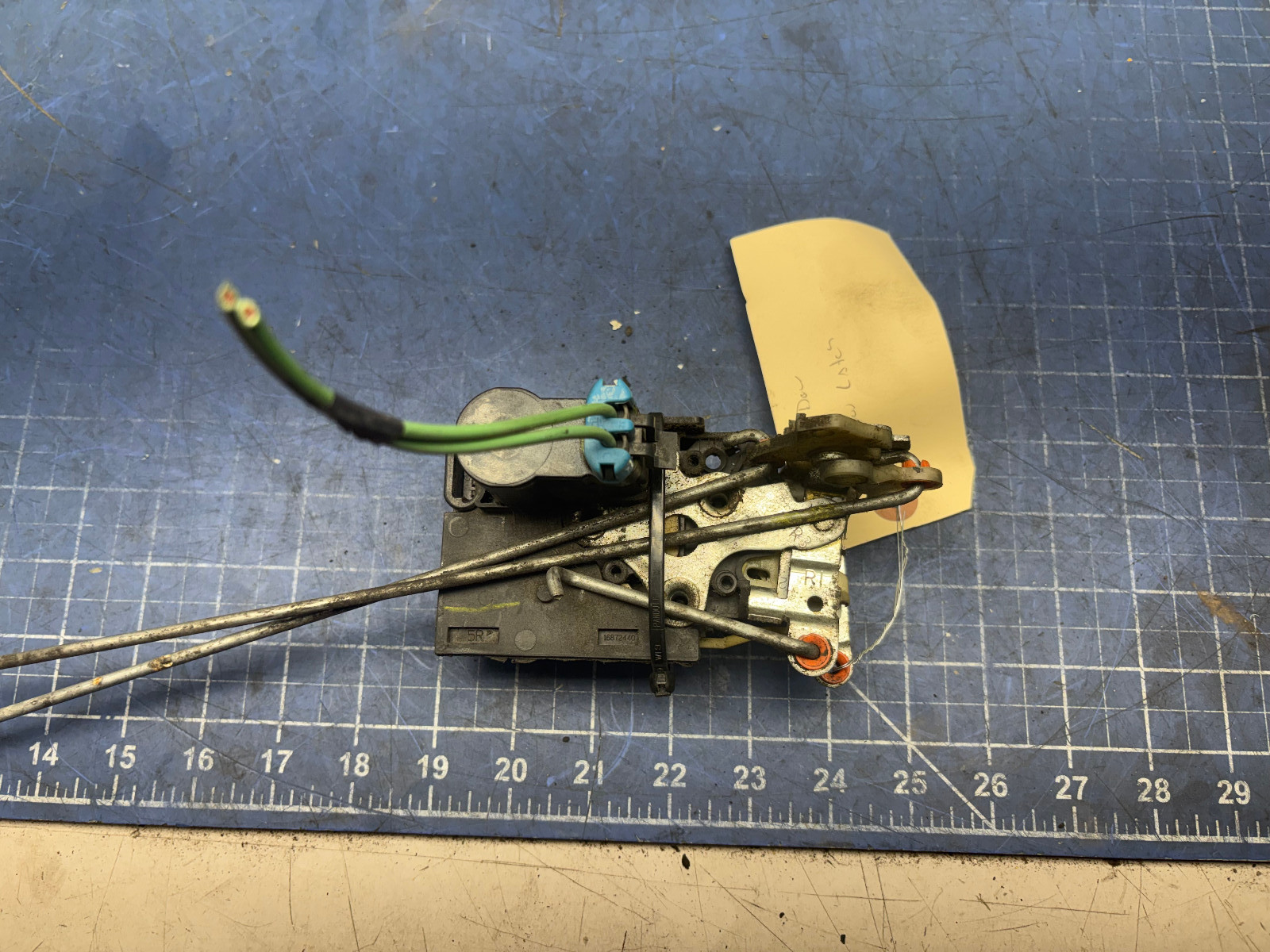 2009 IH PROSTAR+ RIGHT DOOR LATCH / LOCK PART # 16629140 *SEE PICTURES*