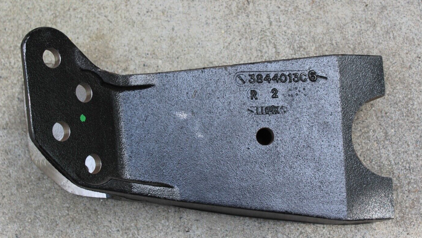 INTERNATIONAL PROSTAR BRACKET 3844014C3 RH CAB MOUNT NEW