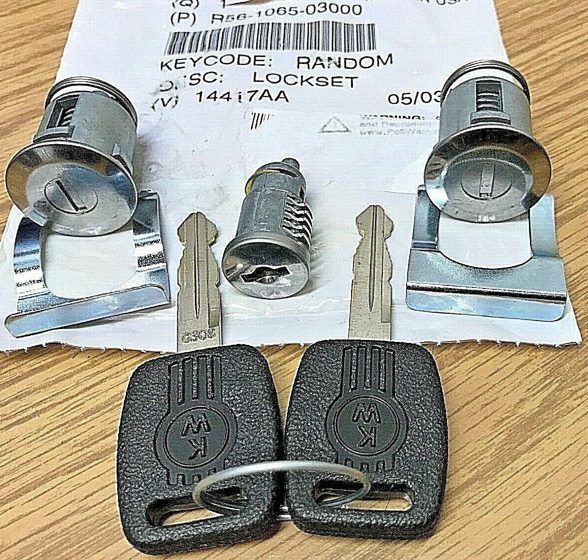 NEW OEM SET of KENWORTH IGNITION and CAB DOOR LOCKS LOCKSET w/ 2 LARGE KEYS
