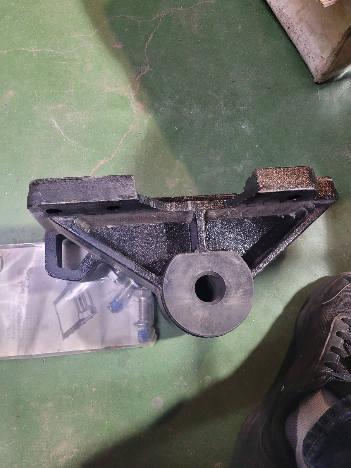 SAF Holland RK-10689-3R 9″ ILS Fifth Wheel Bracket Replacement Kit