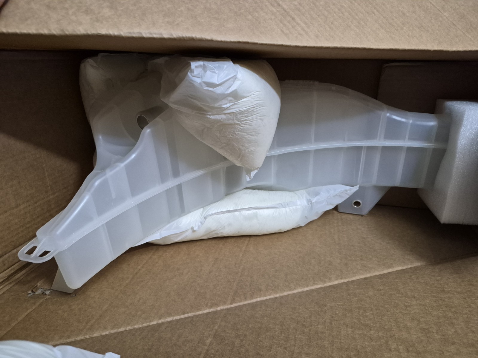 VELOCITY VTC-89342 Surge Tank Replacement*