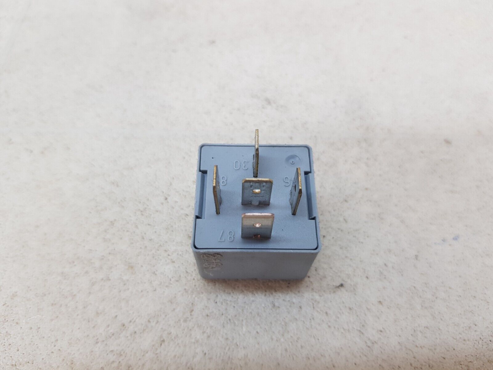 IVECO EUROCARGO 180E25 02-15 GREY 5 PIN SQUARE RELAY 24V 10/20A 4718222 20441002
