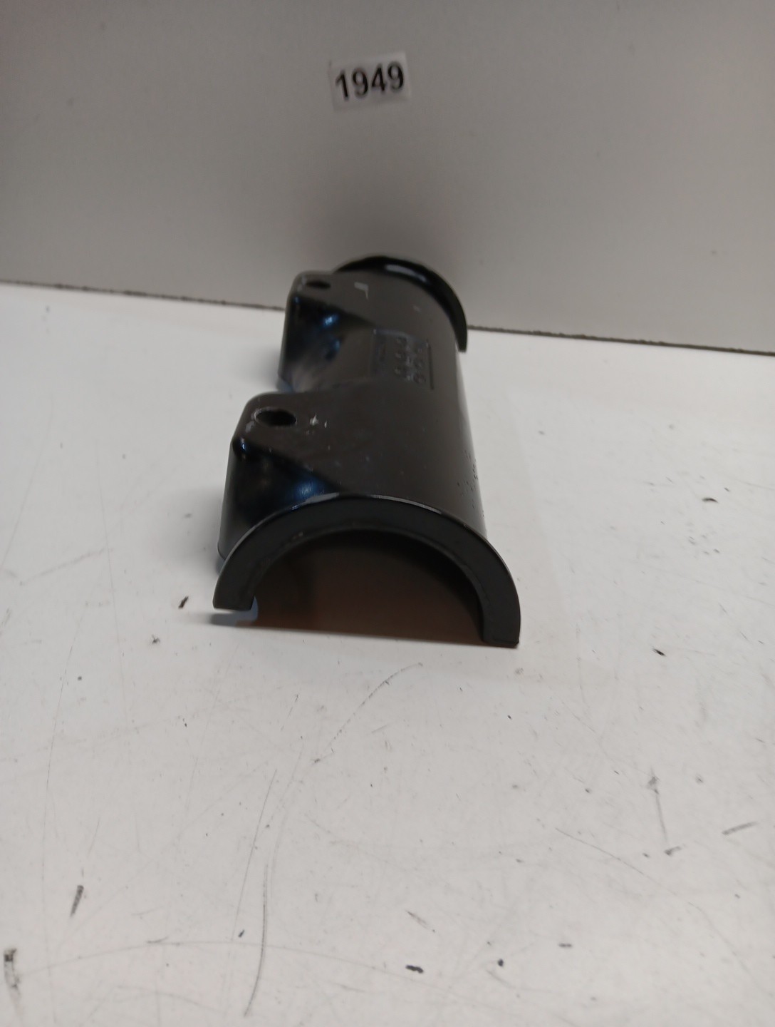 17-20555-001 Genuine Freightliner Upper Hood Pivot Carrier OEM, Item #1949