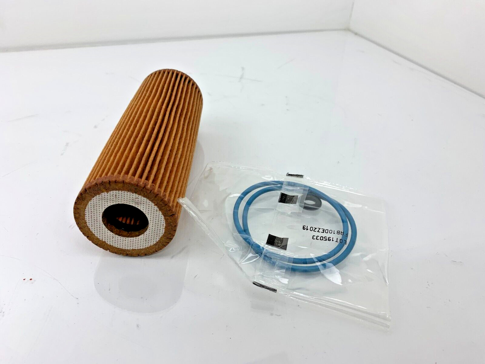 Genuine Ford KU2J6731AA Oil Filter Motorcraft FL2062A