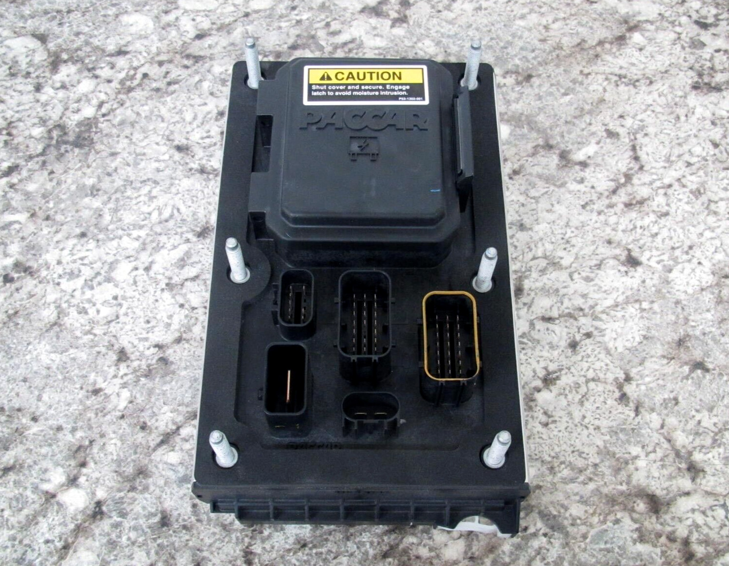 New OEM Paccar P27-1297-0101 Kenworth / Peterbilt Semi Truck Cab Fuse Box Assy