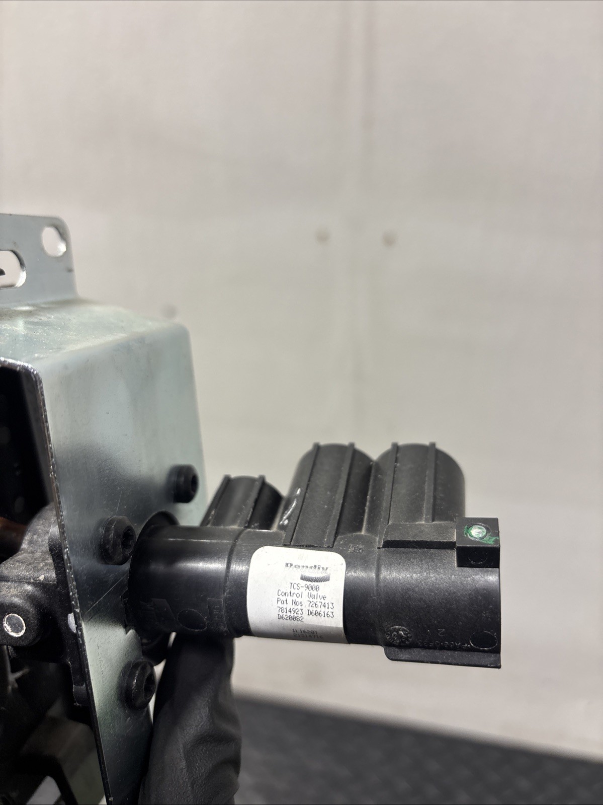 Volvo VNL Bendix Trailer Brake Valve 7267413
