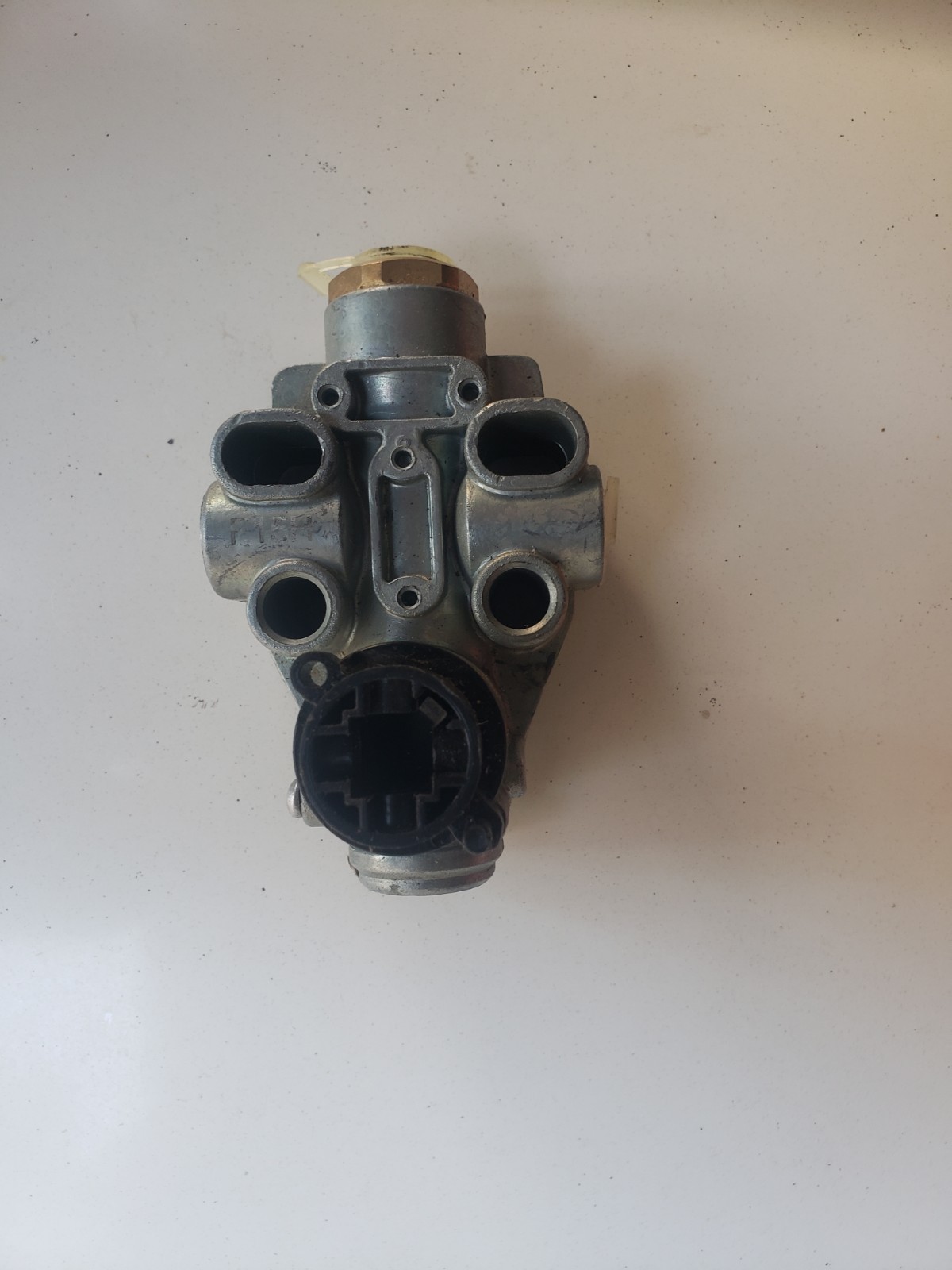 IMXGTA-90554241, Leveling Valve for HD Truck Trailer Parts