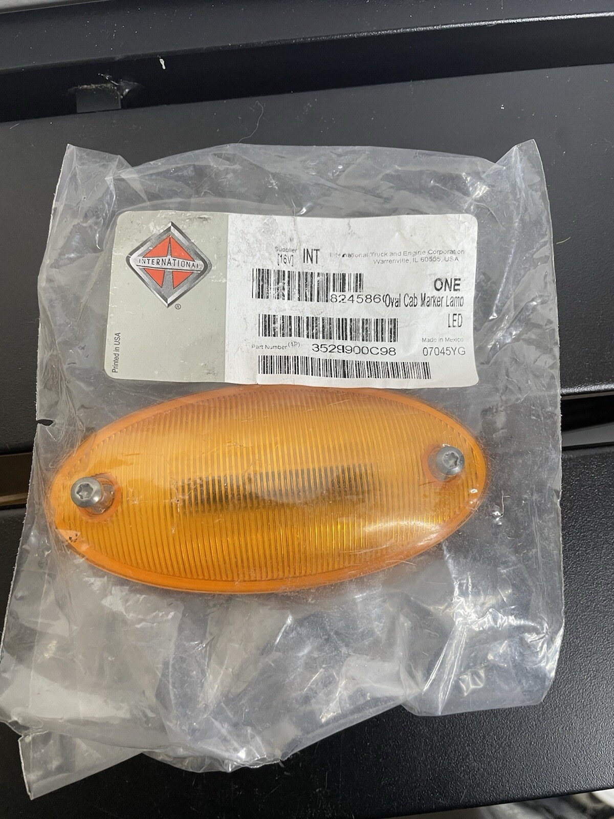 International Oval Cab Marker Lamp Part# 3529900C98 New In Pack (1 Count)