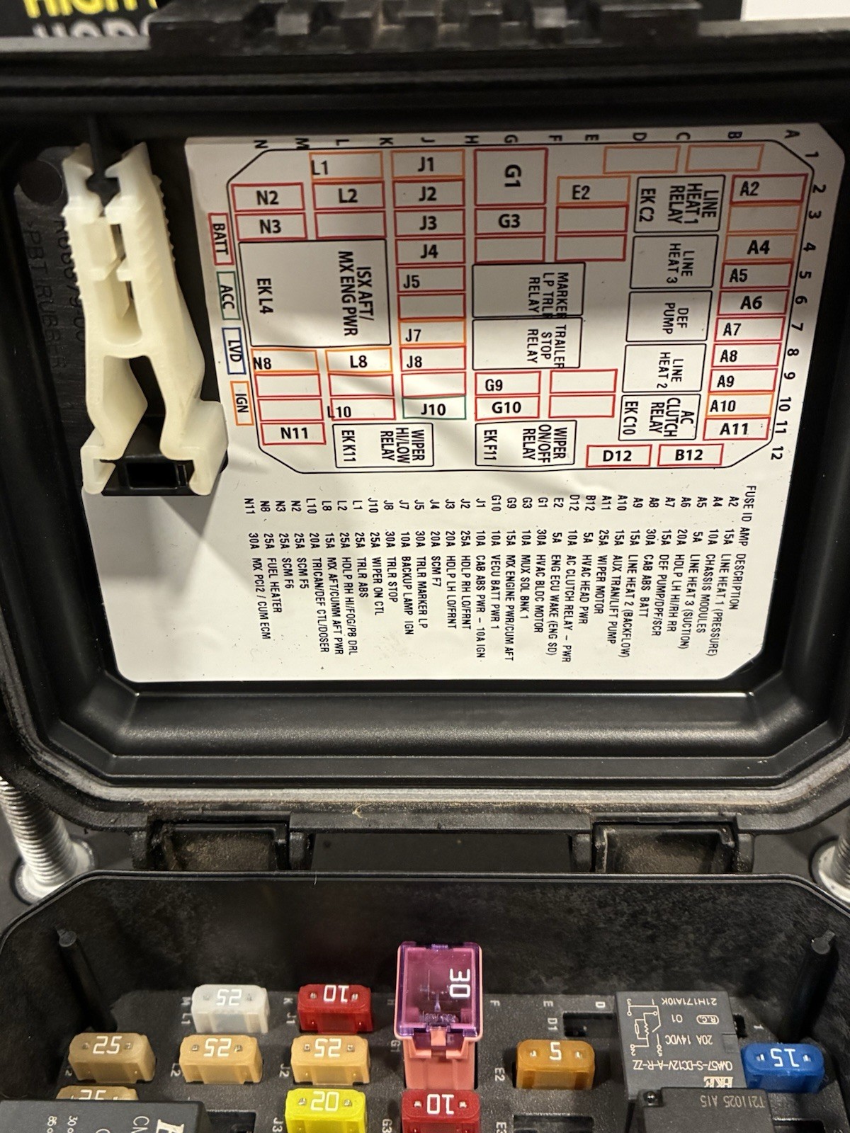 Kenworth T880 / PACCAR Fuse Box Assembly P/N: P27-1297-0101 (TAG#: 16199)