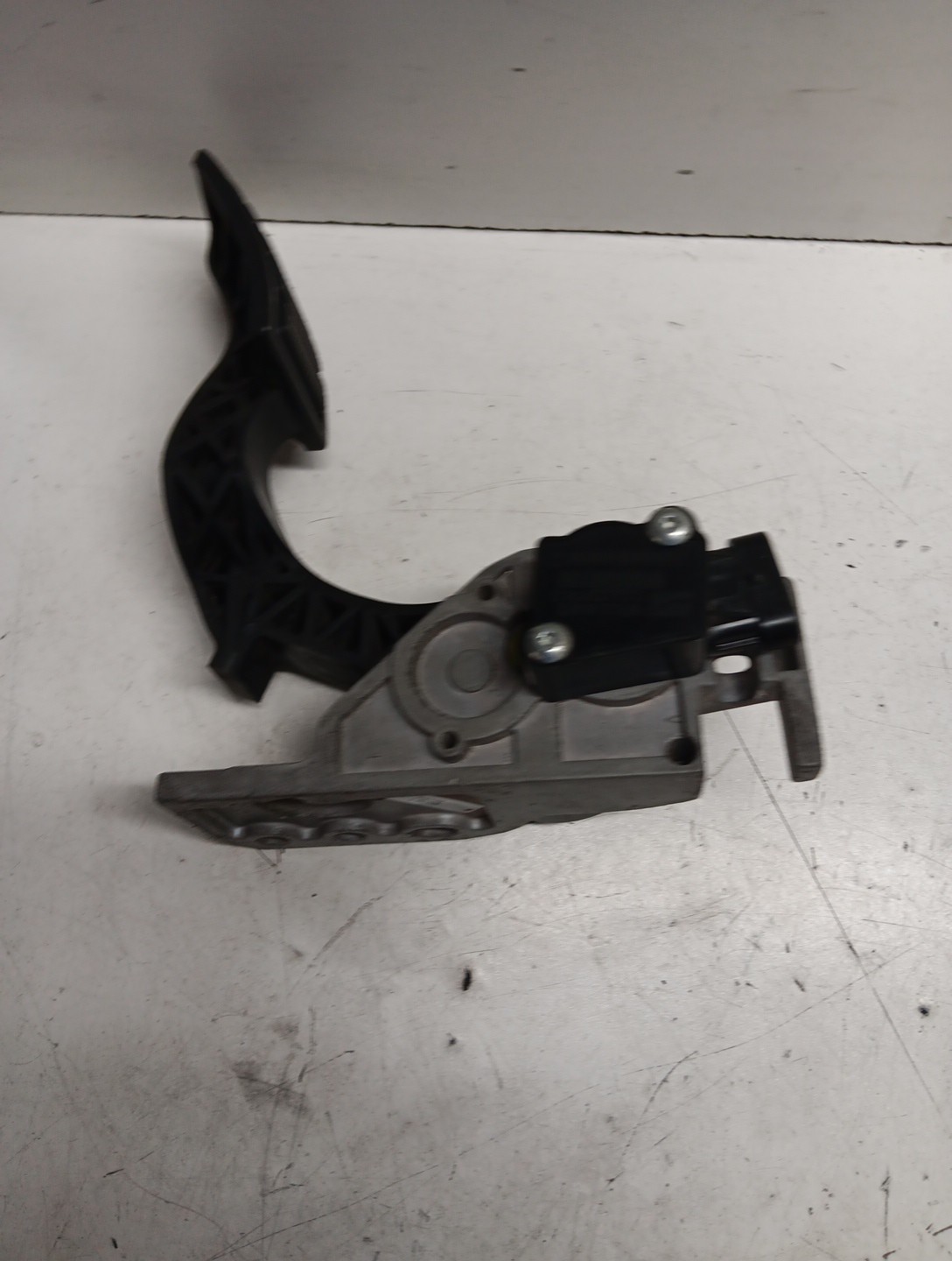 Volvo Fuel Pedal Assembly 82734053 Throttle Position Sensor Item #3147