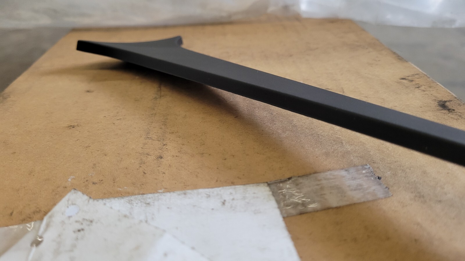 6402503, 613720152-PDC GENUINE VOLVO OEM RH LOWER ARM COVER NOS NO HDWE