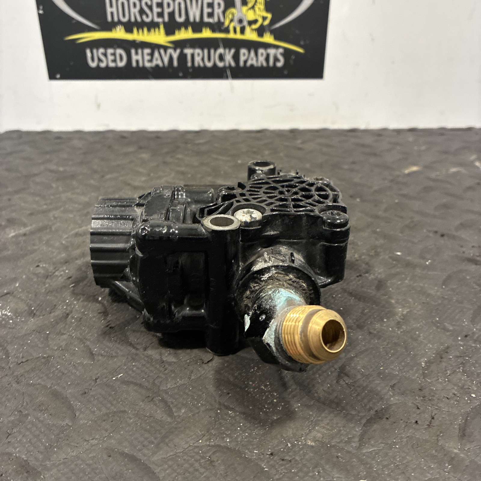 GENUINE BENDIX ABS MODULATOR VALVE PN: K056040 (TAG# 18270)