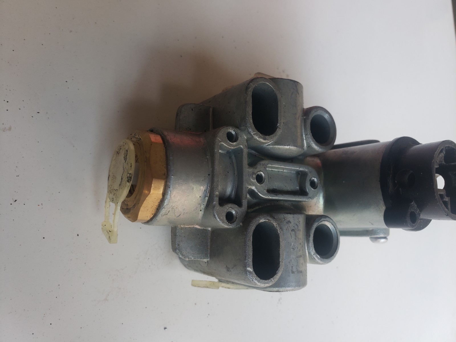 IMXGTA-90554241, Leveling Valve for HD Truck Trailer Parts