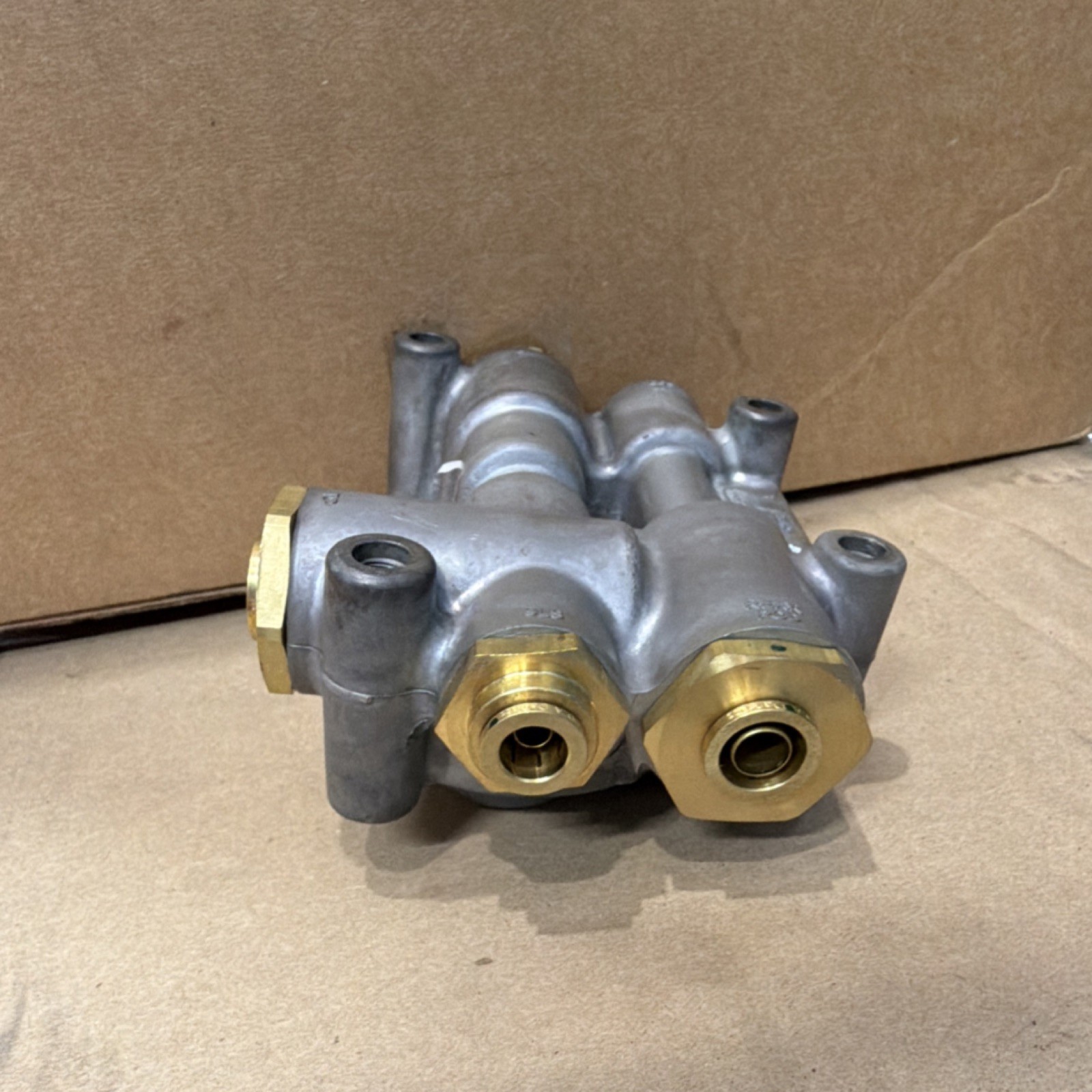 Bendix 5.9″ TP-5 Tractor Protection Valve 802926 5016833 5006728
