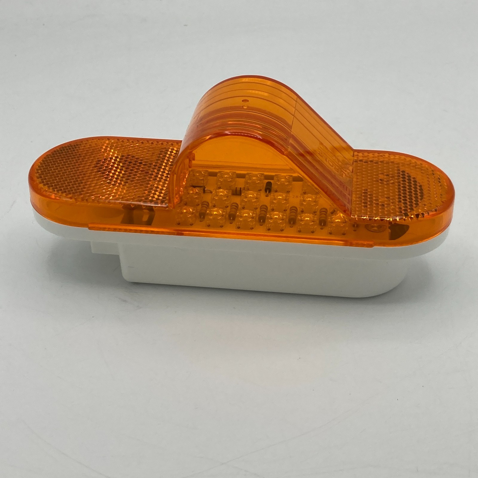 United Pacific 38920B Turn Signal Light Bulk, 18 Led, Mid Trailer, Amber